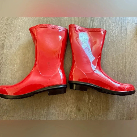 UGG Sienna Mid Rainboot - Picture 4 of 11